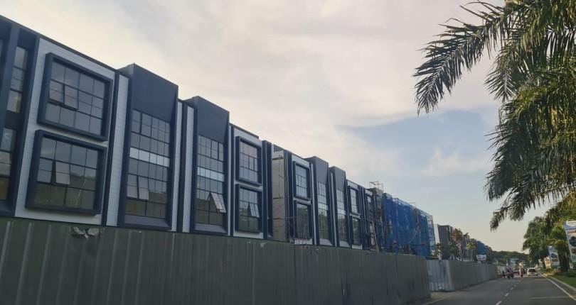 Ruko SIAP PAKAI di Jakarta Timur dengan pangsa pasar jelas dan parkiran luas!